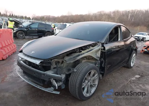 2021 Tesla Model Y Standard Range Rear-Wheel Drive from USA, damaged, VIN 5YJYGDEDXMF114032